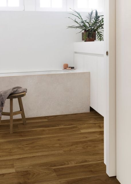 Moduleo Roots 20572 Close-up van houtdessin English Walnut PVC plank plak pvc met natuurgetrouwe nerf