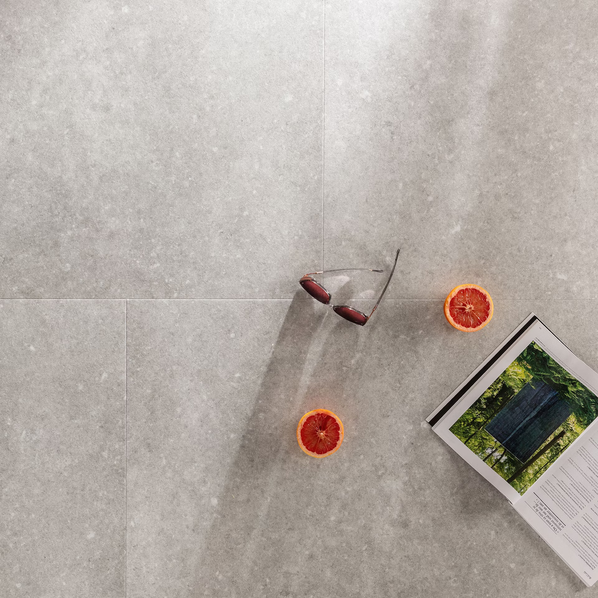 Floorify Grote Tegel Etna FG031 plak PVC tegel close-up van steendecor en kleurnuances