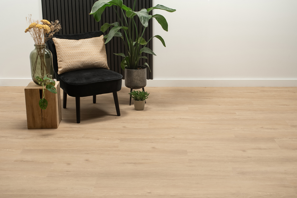 Floer Natuur Click PVC FLR-3726 Close-up van houtdessin Garda Grijsbeige PVC plank click pvc met natuurlijke tekening