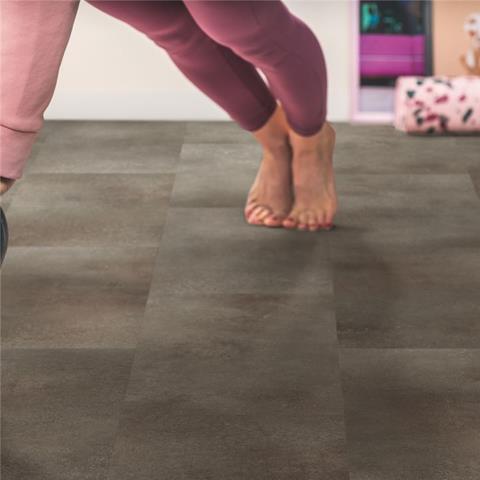 Sfeerfoto van PVC plank click pvc in interieur met QuickStep Oro