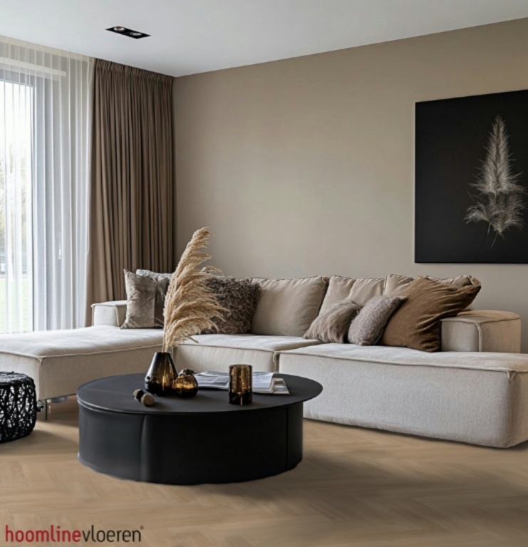 Hoomline Fusion Superior Visgraat Click 45208 Close-up van houtdessin Gotham Oak Flax visgraat click pvc met verfijnde