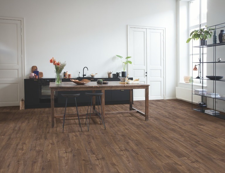 Sfeerfoto van PVC plank click pvc in interieur met QuickStep Bloom