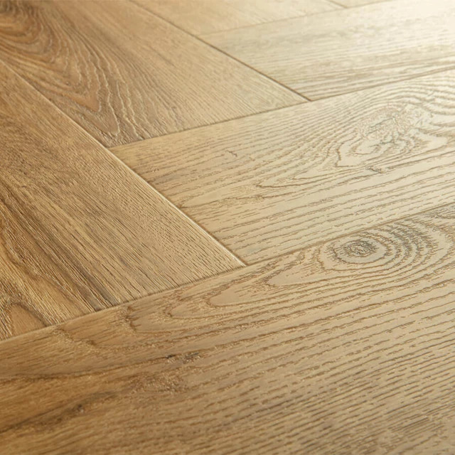 Close-up van het houtdessin van Herfst Eik Honing, plak pvc QuickStep