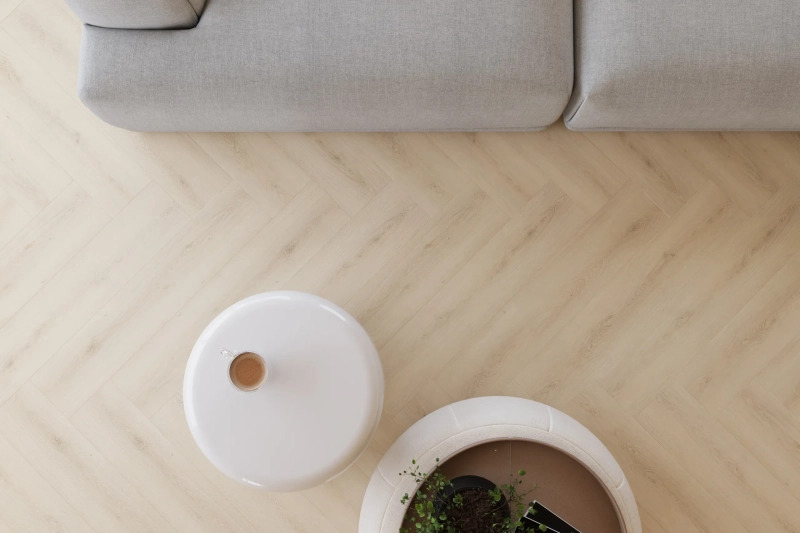 Castell Supreme 812 Herringbone 251 Detail van de structuur Honey White visgraat plak pvc met subtiele nerf warmteweerstand