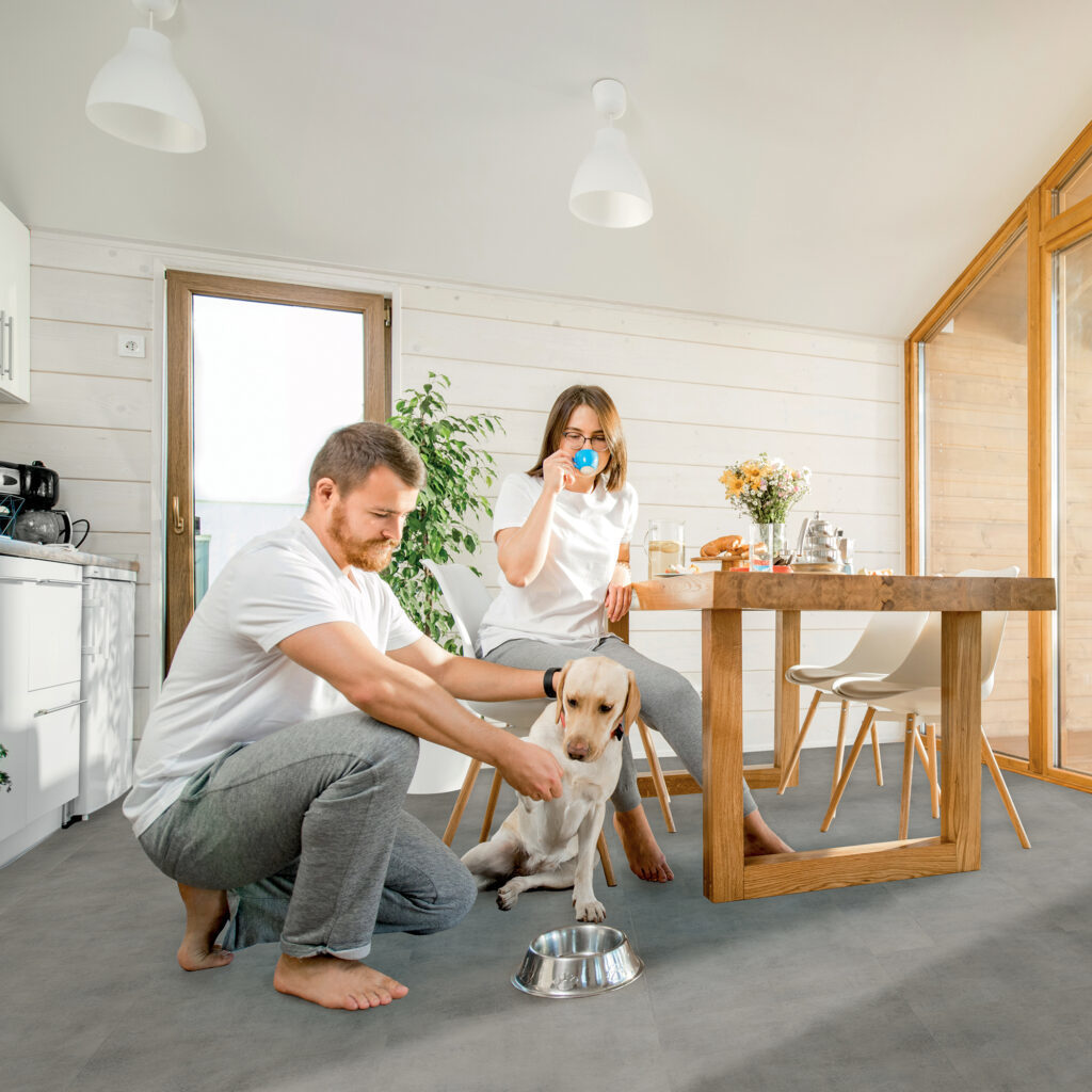 Bodiax Stone BP365 623 Jura PVC tegel plak pvc in woonkamer sfeerfoto