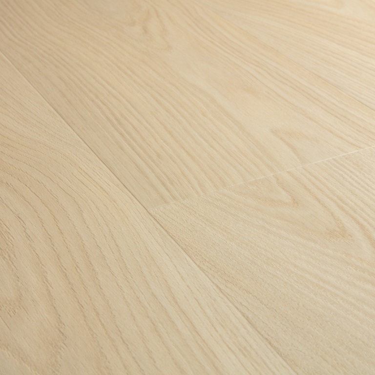 QuickStep Blos Karnemelk Eik AVSPU40277 click PVC plank detail van natuurlijke tekening en afwerking