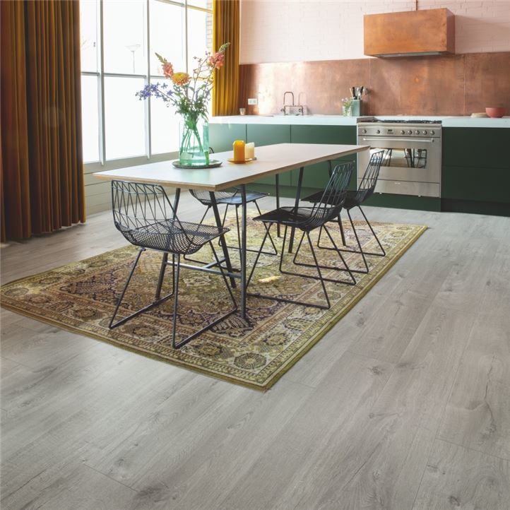 Sfeerfoto van PVC plank click pvc in interieur met QuickStep Bloom