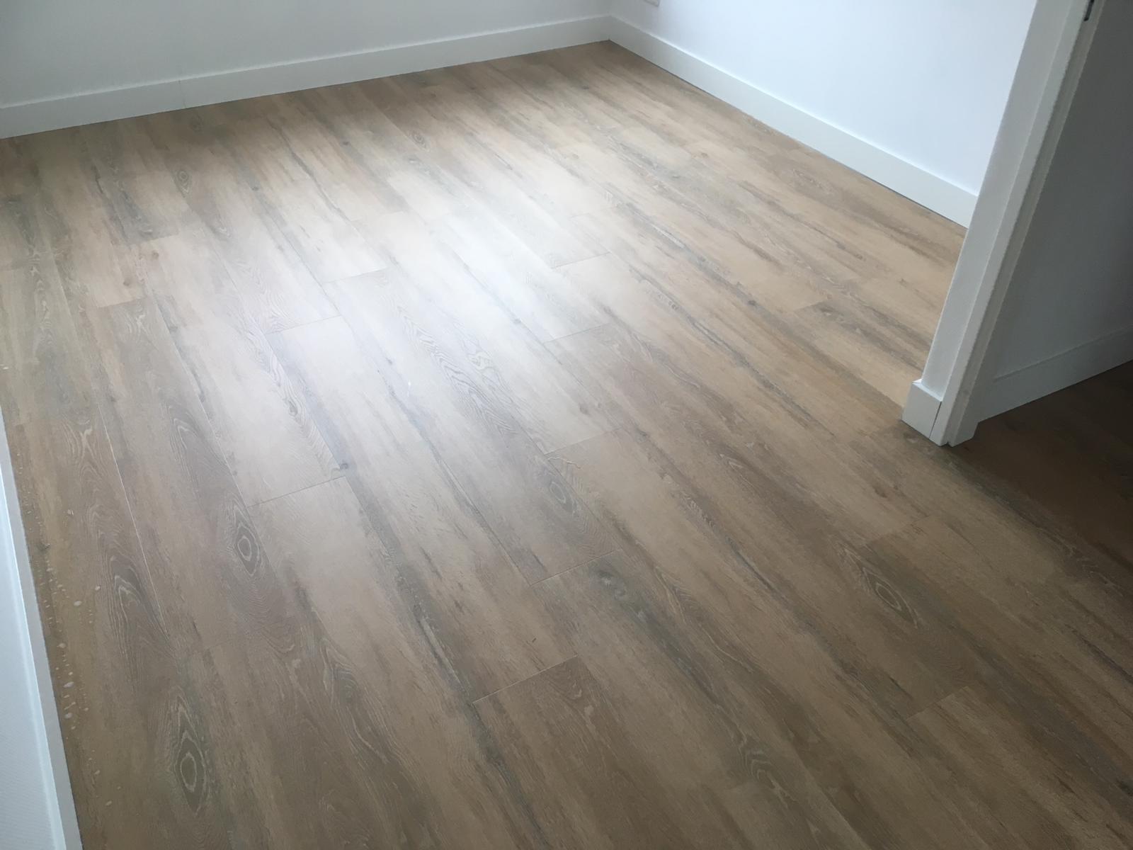 Vivafloors pvc gelegd met mdf plinten