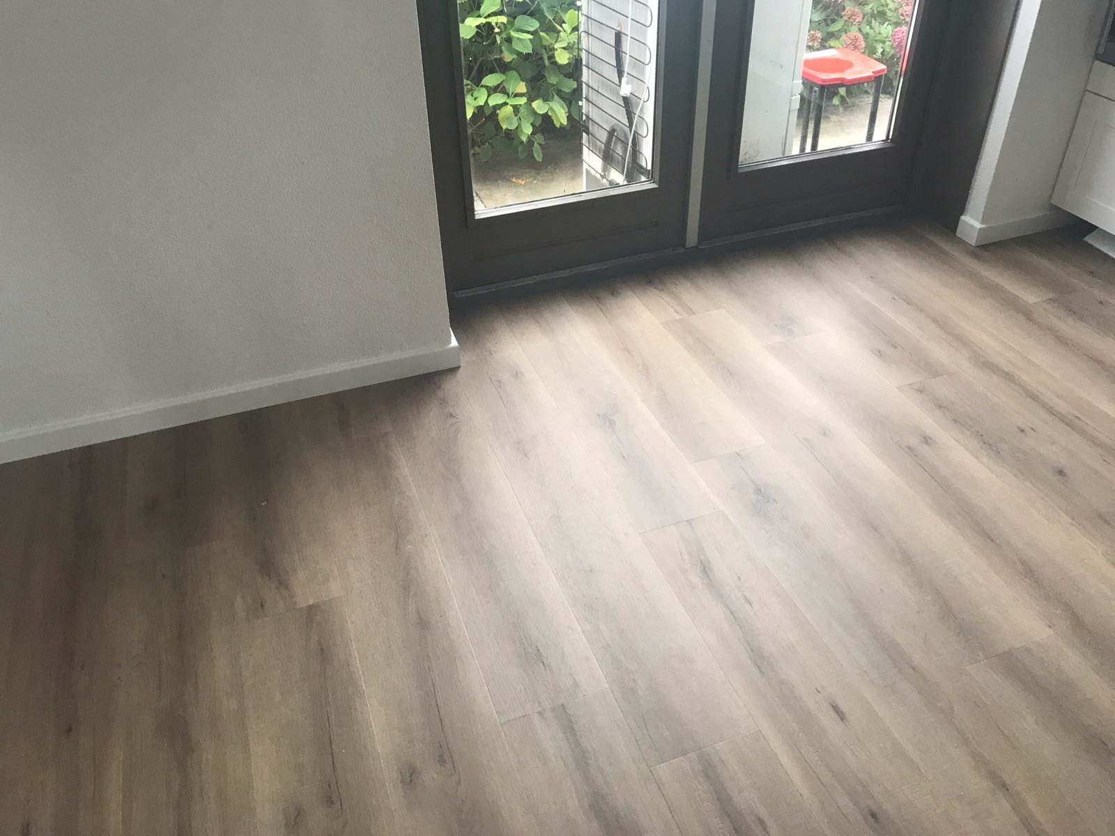 impressie Vivafloors 6860 verlijmd gelegd