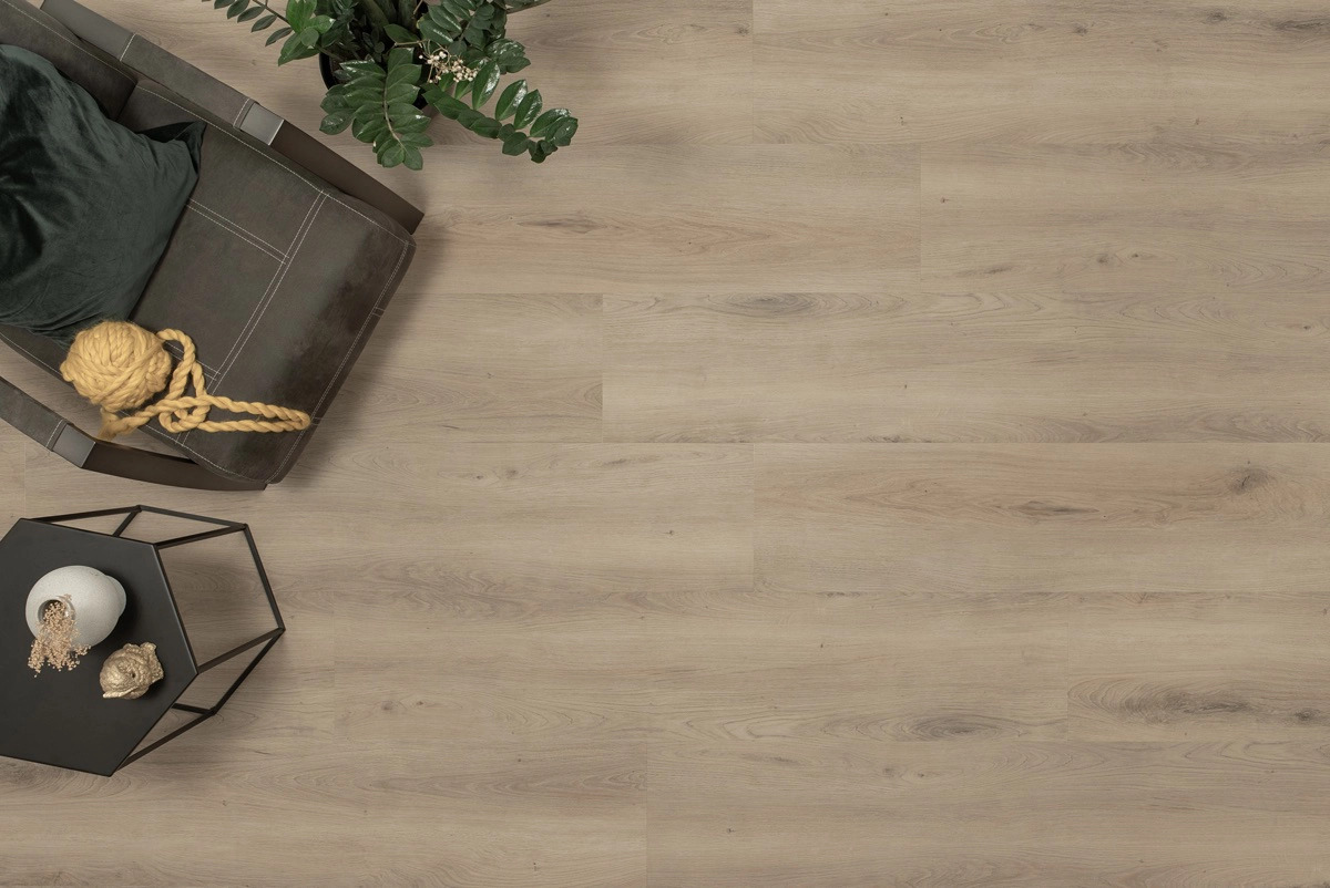 Floer Landhuis PVC FLR-3230 Landelijke Eik PVC plank plak pvc in woonkamer sfeerfoto