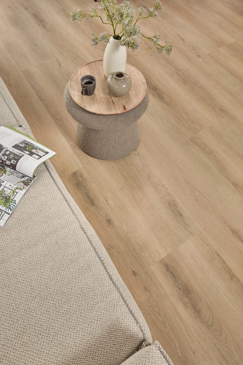 Floer Landhuis Click PVC FLR-3750 Toepassing in woonkamer Landelijke Eik PVC plank click pvc met warme kleurtoon