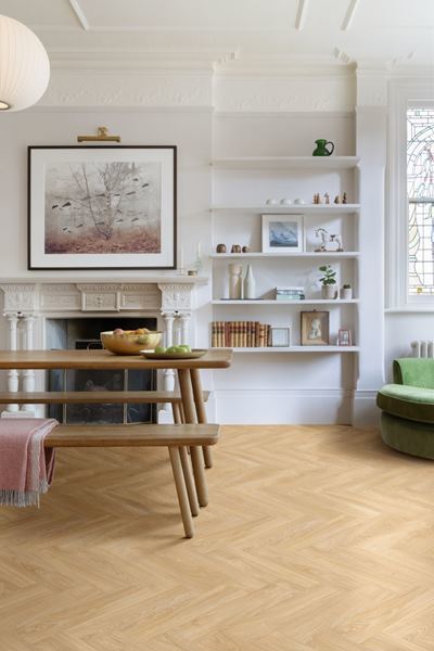 Moduleo Roots Visgraat Laurel Oak 51282V variant visgraat plak pvc in woonkamer sfeerfoto