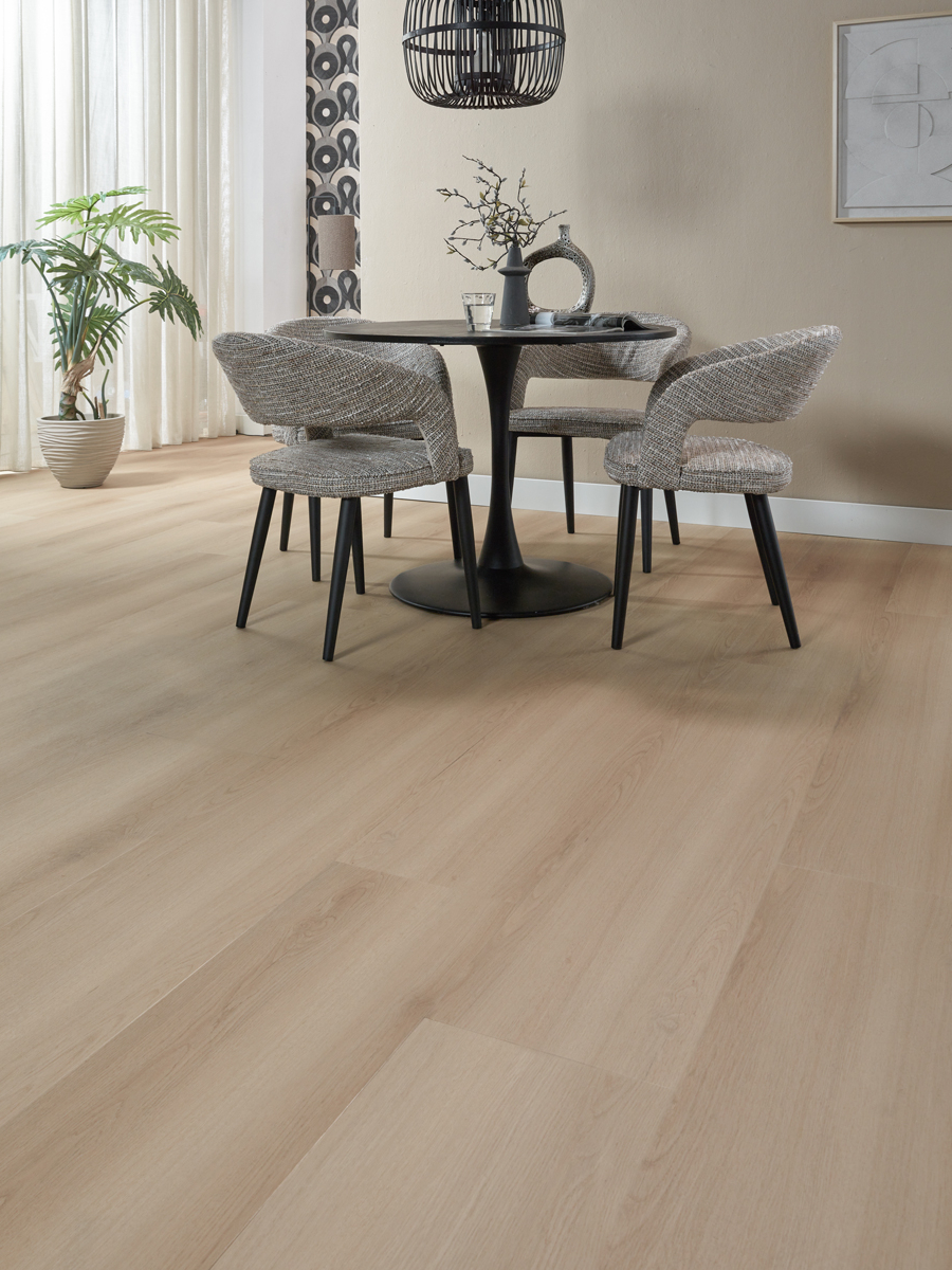 Floer Landhuis PVC FLR-3236 Close-up van houtdessin Lichtbruine Eik PVC plank plak pvc met verfijnde afwerking