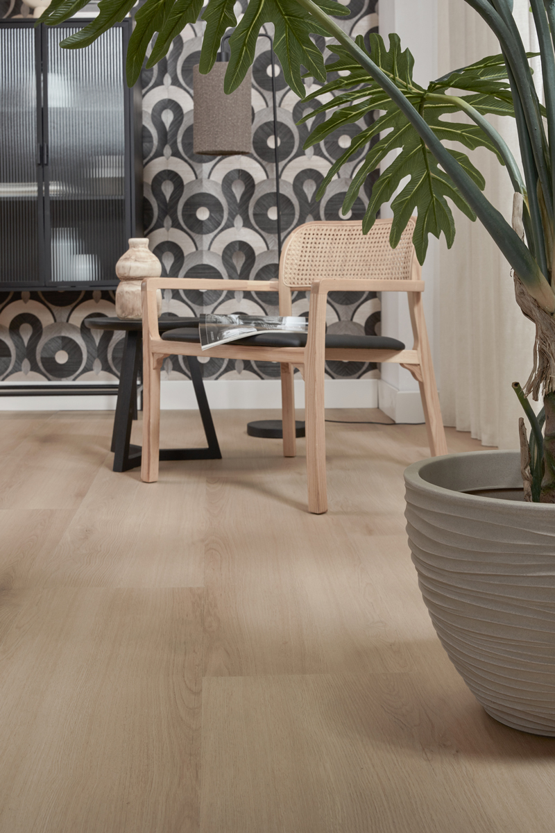 Floer Landhuis Click PVC FLR-3756 Afwerking en randdetail Lichtbruine Eik PVC plank click pvc met levendige structuur