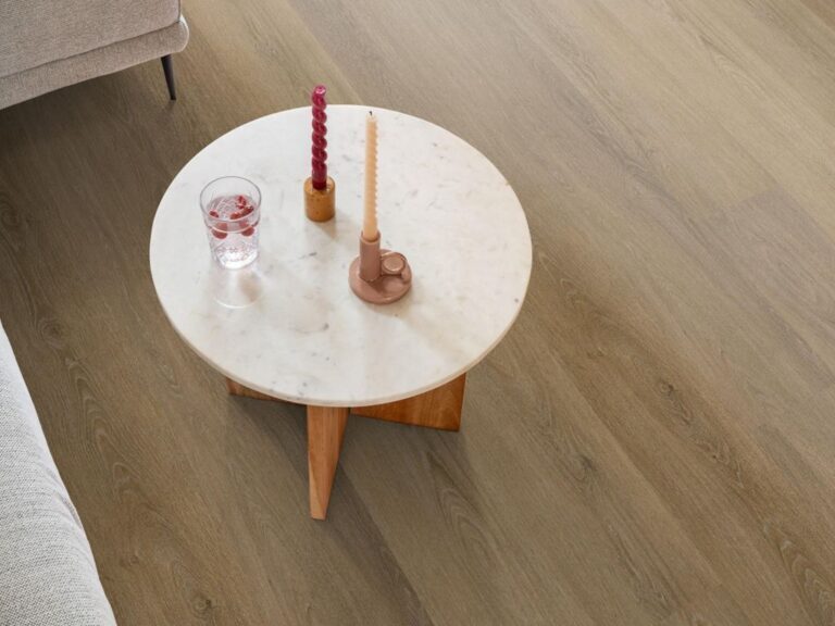 Ambiant Viranto 9040.6506.19 Close-up van houtdessin Light Brown PVC plank plak pvc met natuurlijke tekening