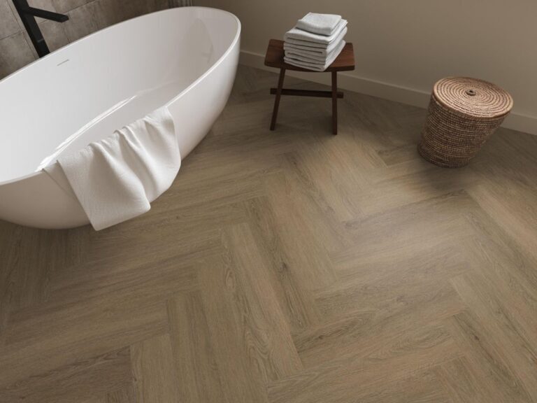 Ambiant Spigato Viranto Visgraat 9030.1506.19 Matte toplaag Light Brown visgraat plak pvc met strak randdetail