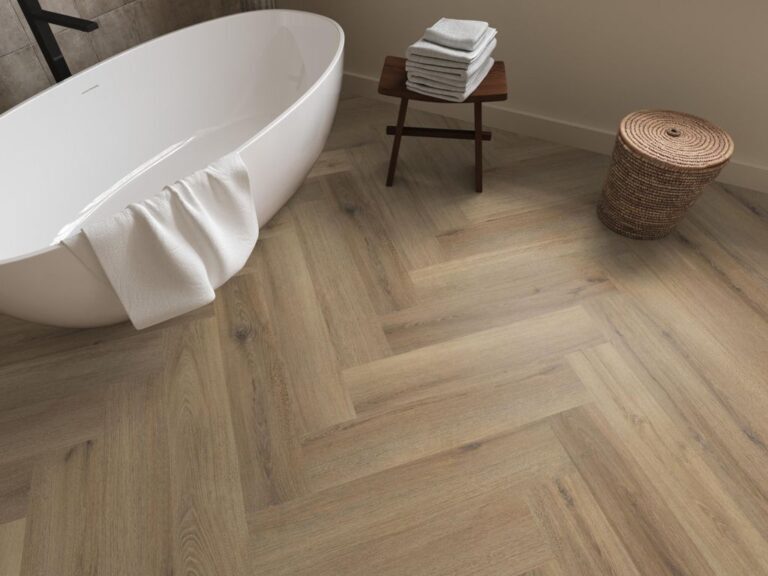 Ambiant Spigato XL Valento Visgraat Click 6081.2013.19 Light Brown visgraat click pvc in woonkamer sfeerfoto