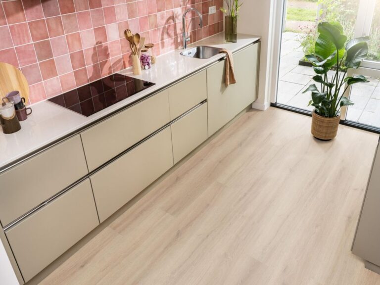 Ambiant Valento Click 6071.2013.19 Kleur en structuur Light Brown PVC plank click pvc met rustige kleurtoon