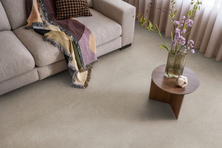 Detailafbeelding van Ambiant Cerino Light Grey 6040.1005.19 plak PVC tegelvloer