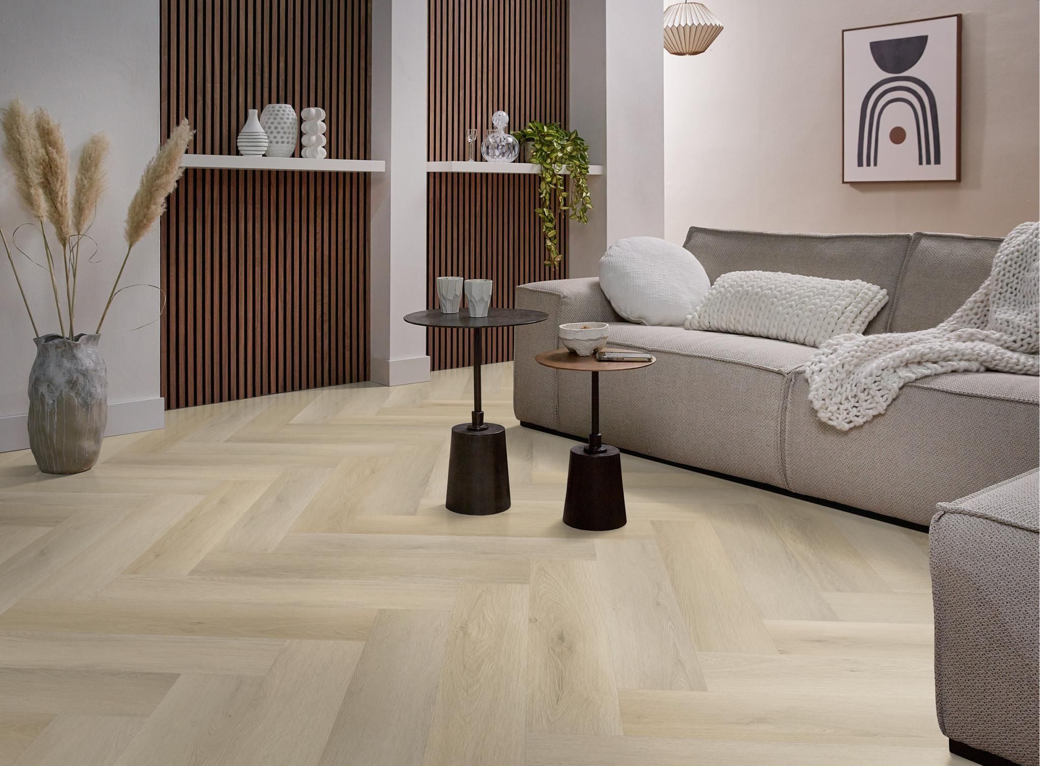 Ambiant Spigato Marento Walvisgraat 7920.3010.19 Close-up van houtdessin Light Oak walvisgraat plak pvc met verfijnde afwerking