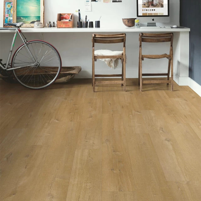 QuickStep Fuse SGMPC20329 Linnen Eik Medium Naturel PVC plank plak pvc in woonkamer sfeerfoto