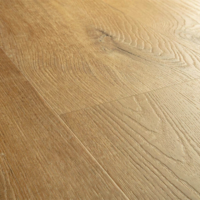 Close-up van het houtdessin van Linnen Eik Medium Naturel, plak pvc QuickStep
