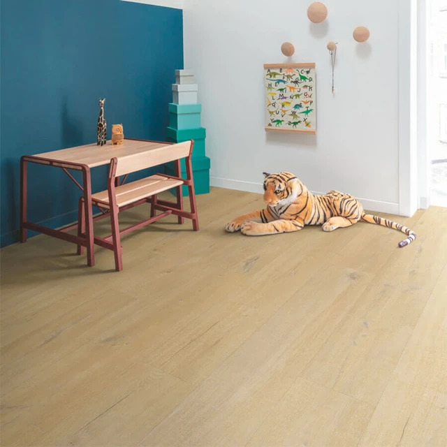 QuickStep Fuse SGMPC20320 Linnen Eik Naturel PVC plank plak pvc in woonkamer sfeerfoto