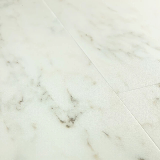 QuickStep Blush Maan Marmer Wit SGTC20305 plak PVC tegel detail van steenstructuur en matte afwerking