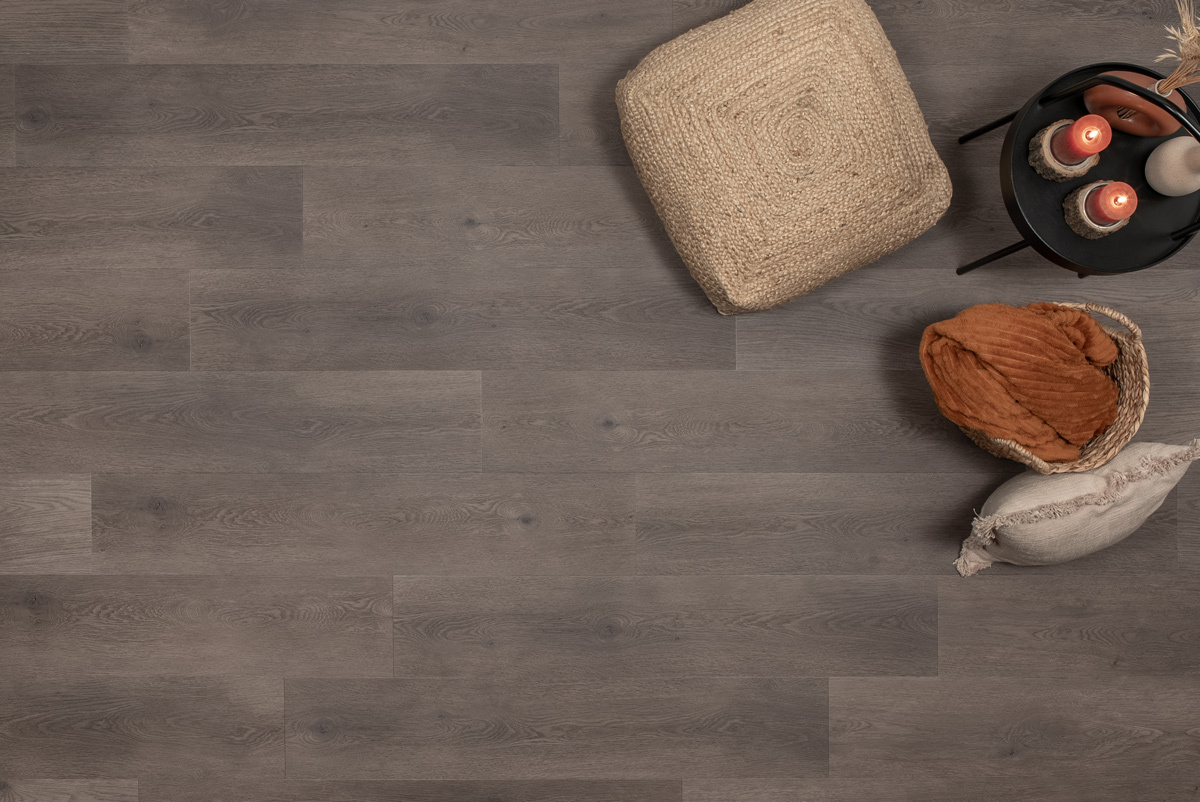 Floer Natuur PVC FLR-3039 Legpatroon en afwerking Madeira Mokka PVC plank plak pvc met rustige tekening