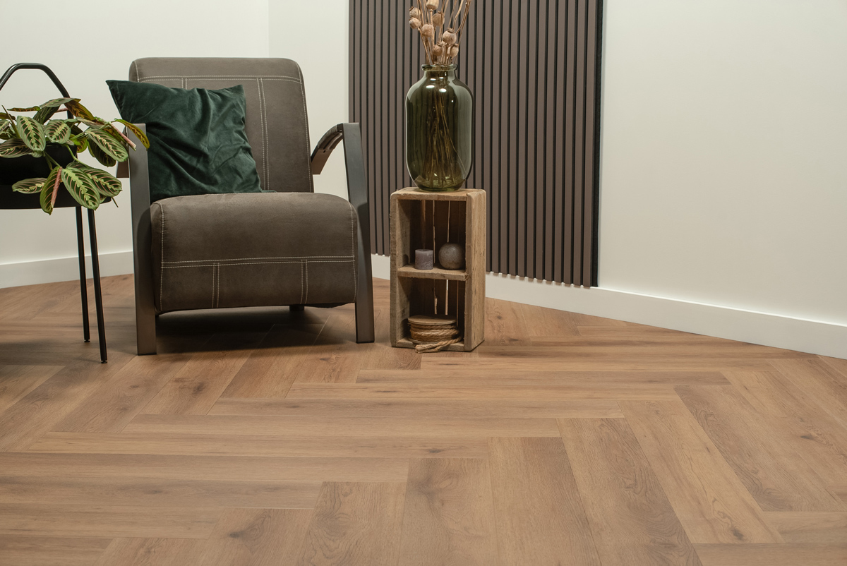 Floer Walvisgraat click PVC FLR-3912 Detail van de structuur Narwal Nootbruin visgraat click pvc met subtiele nerf