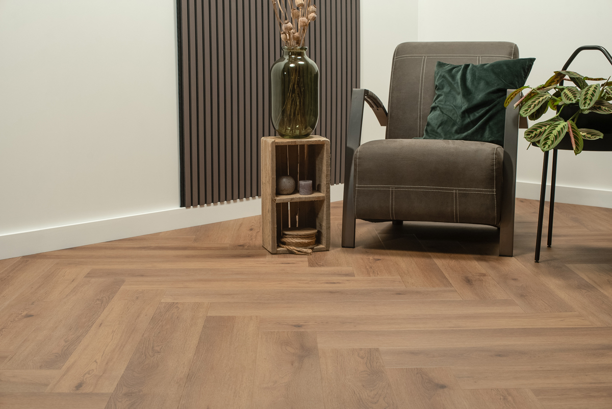 Floer Walvisgraat PVC FLR-3523 Legpatroon en afwerking Narwal Nootbruin walvisgraat plak pvc met rustige tekening