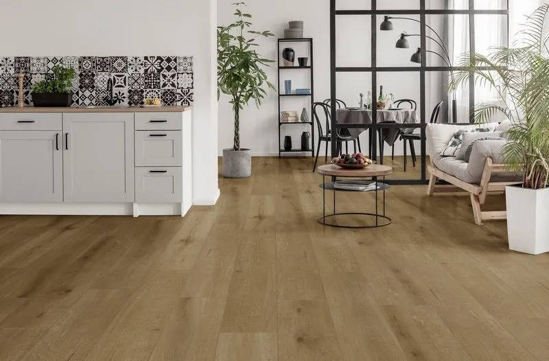 Gelasta Callisto Click 5102 Natural Oak PVC plank click pvc in woonkamer sfeerfoto