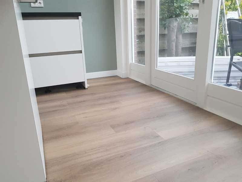 Kleurdetail van Ambiant Avanto Natural 9097.4503.19 plak PVC vloer – houtdessin close-up