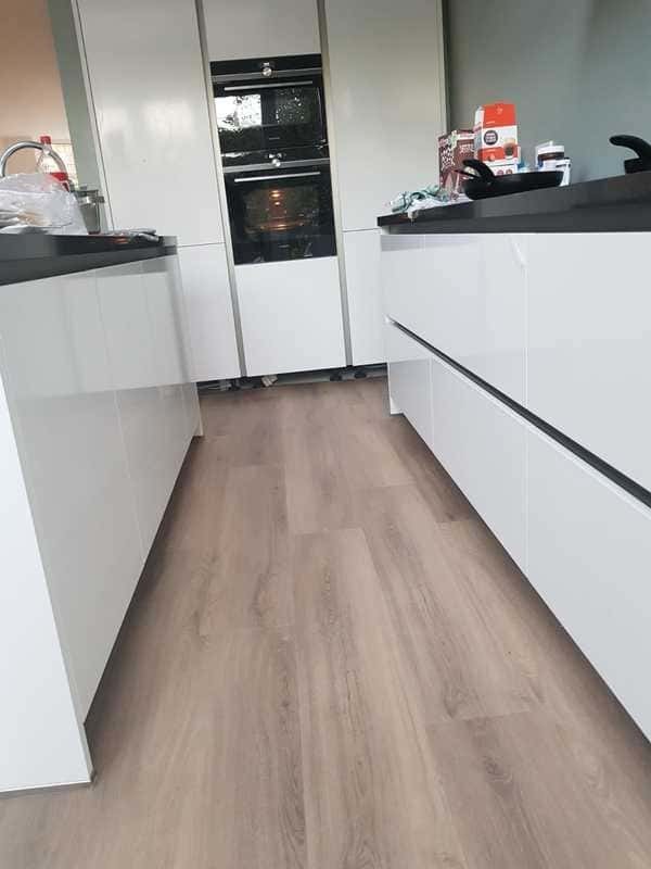 Kleurdetail van Ambiant Avanto Natural 9097.4503.19 plak PVC vloer – houtdessin close-up