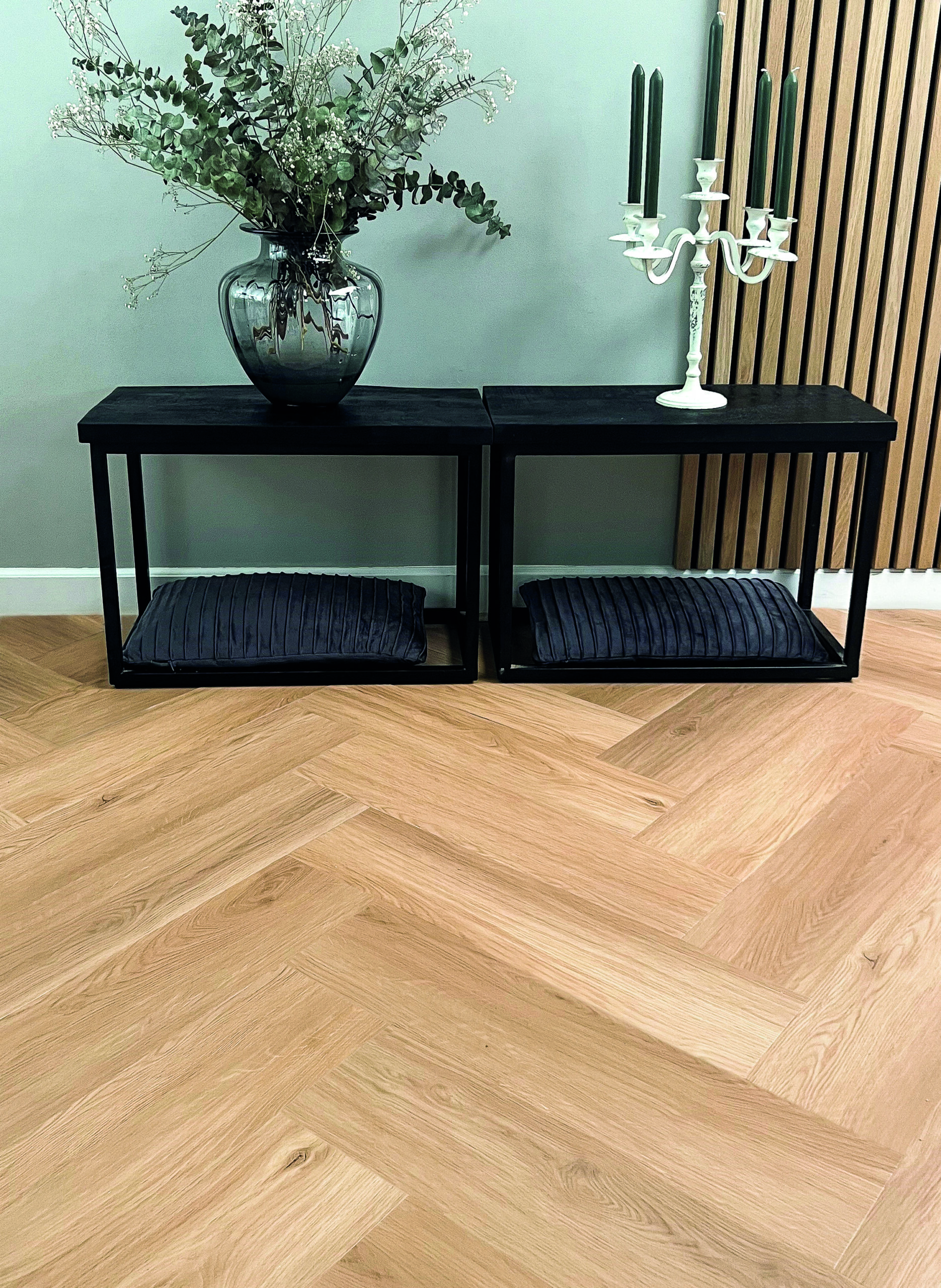 Gelasta Artline Register Visgraat 2402 Natural visgraat plak pvc in woonkamer sfeerfoto