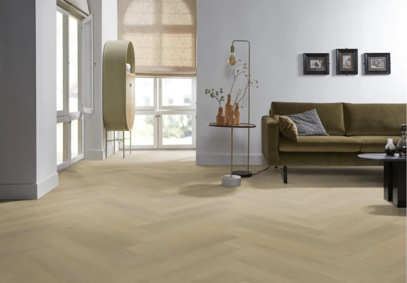 VTwonen Herringbone 6201101019 Natural visgraat plak pvc in woonkamer sfeerfoto