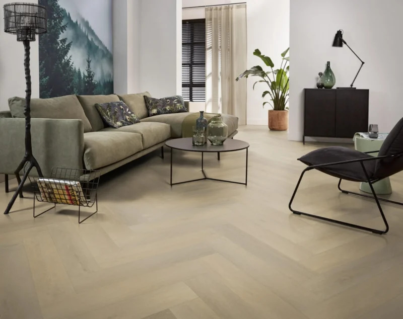 VTwonen Herringbone 6201101019 Kleur en structuur Natural visgraat plak pvc met rustige kleurtoon