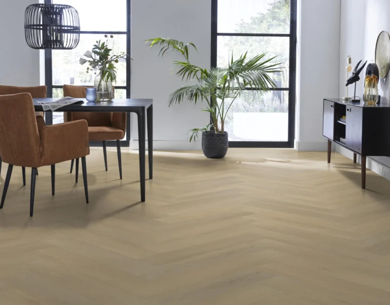 VTwonen Herringbone Click 6209701019 Natural visgraat click pvc in woonkamer sfeerfoto