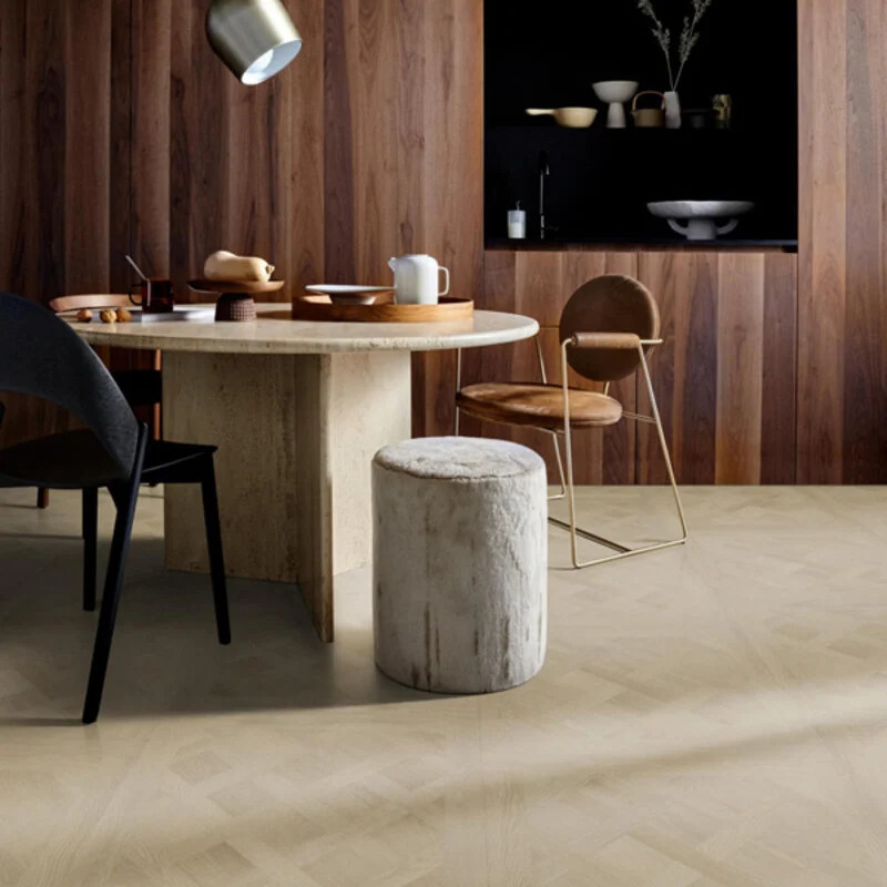 VTwonen Royal 6203212819 Natural PVC tegel plak pvc in woonkamer sfeerfoto