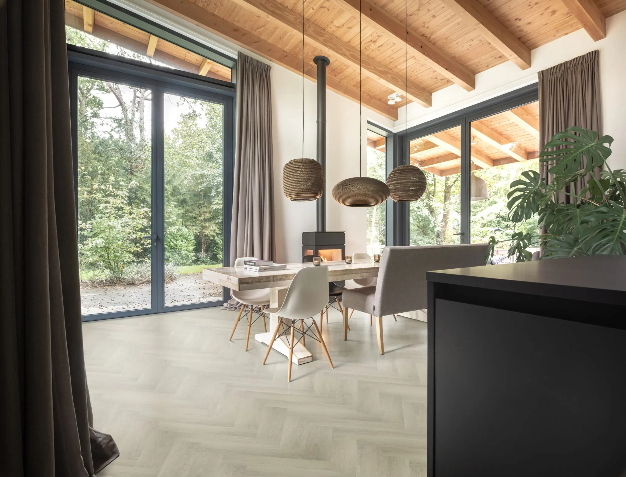 Hebeta Charente Visgraat Click 57747 Naturel Eiken Bruin visgraat click pvc in woonkamer sfeerfoto