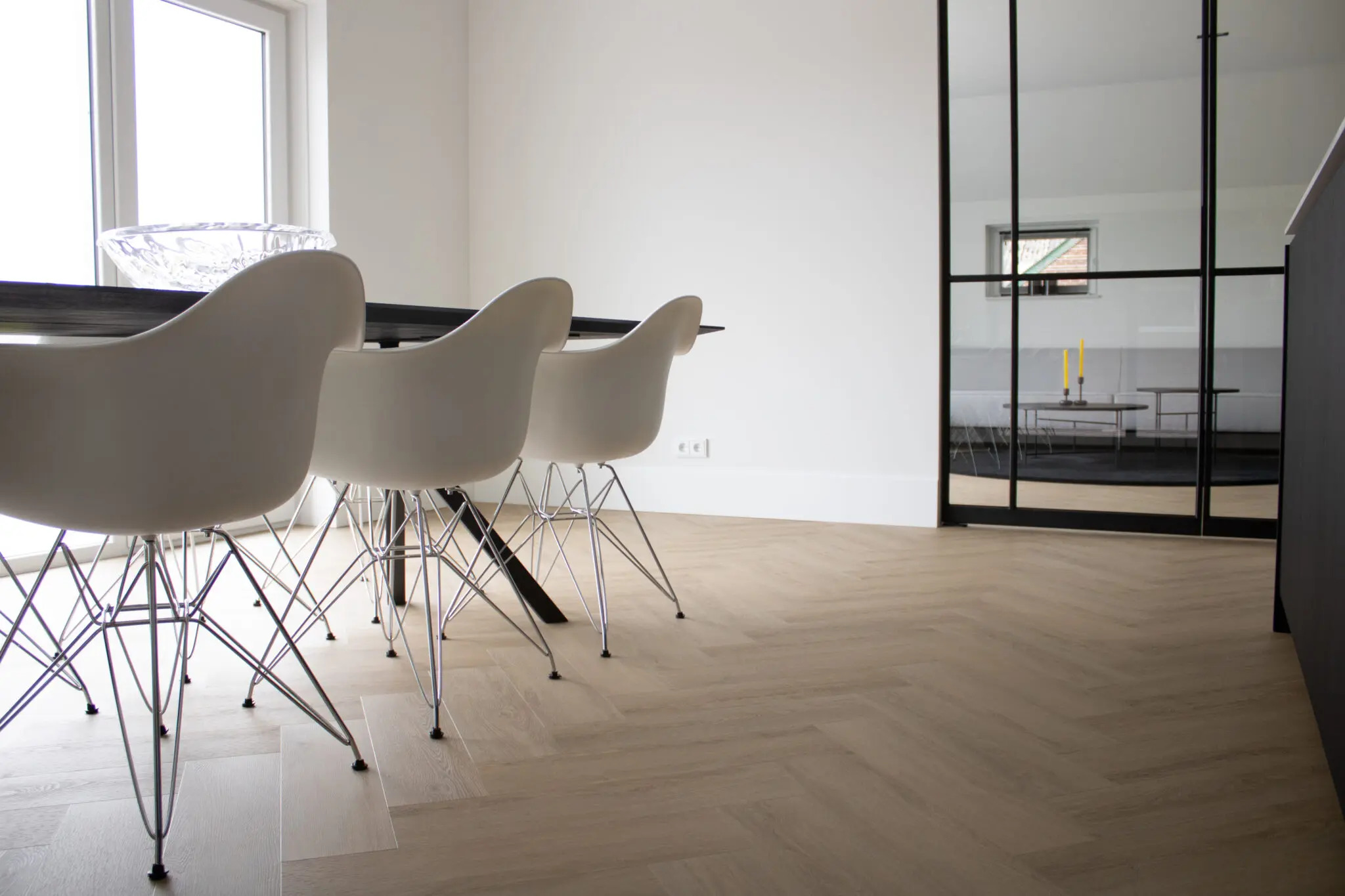 Hebeta Charente Visgraat Click 57746 Close-up van houtdessin Naturel Licht Eiken visgraat click pvc met verfijnde afwerking