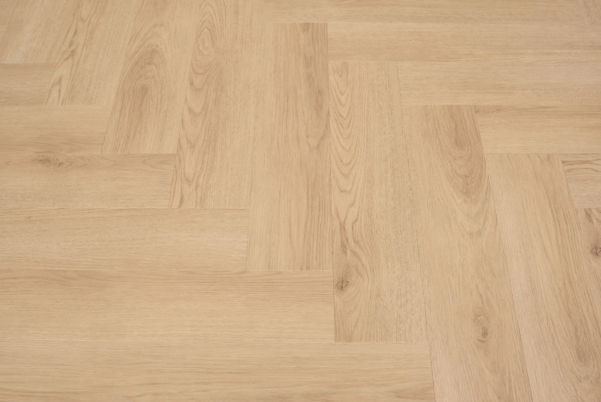 Floer Visgraat Click PVC FLR-3933 Detail van de structuur Natuur Eik visgraat click pvc met subtiele nerf warmteweerstand