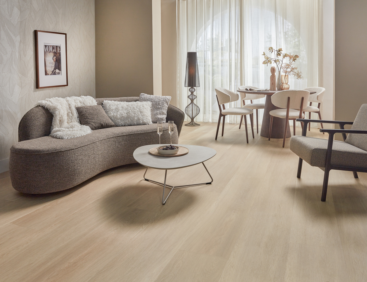 Floer Landhuis PVC FLR-3233 Natuur Eik PVC plank plak pvc in woonkamer sfeerfoto