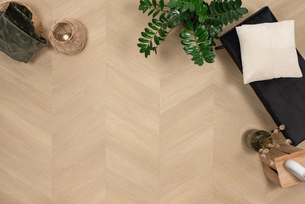 Floer Hongaarse Punt FLR-3571 Natuur Eiken Hongaarse punt plak pvc in woonkamer sfeerfoto