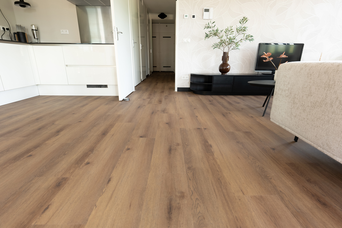 Floer Natuur PVC FLR-3046 Afwerking en randdetail Niederhorn Nootbruin PVC plank plak pvc met levendige structuur