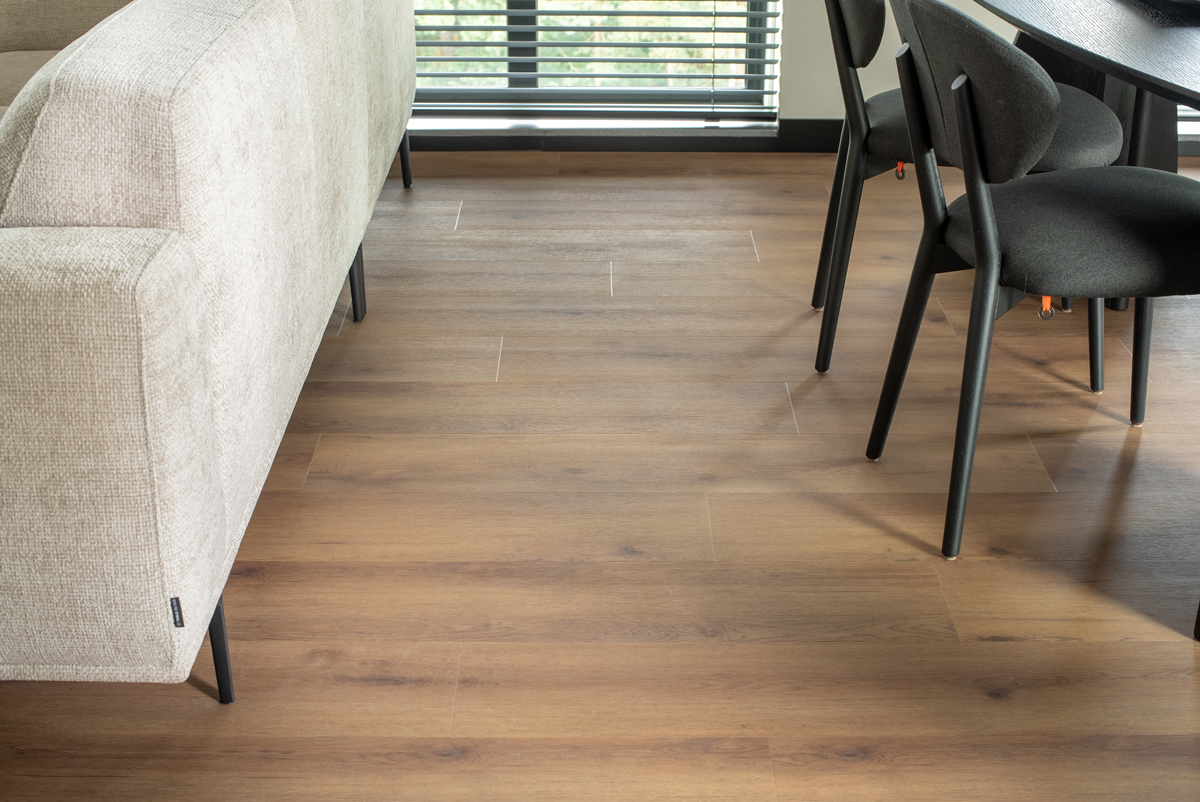 Floer Natuur PVC FLR-3046 Matte toplaag Niederhorn Nootbruin PVC plank plak pvc met strakke randafwerking