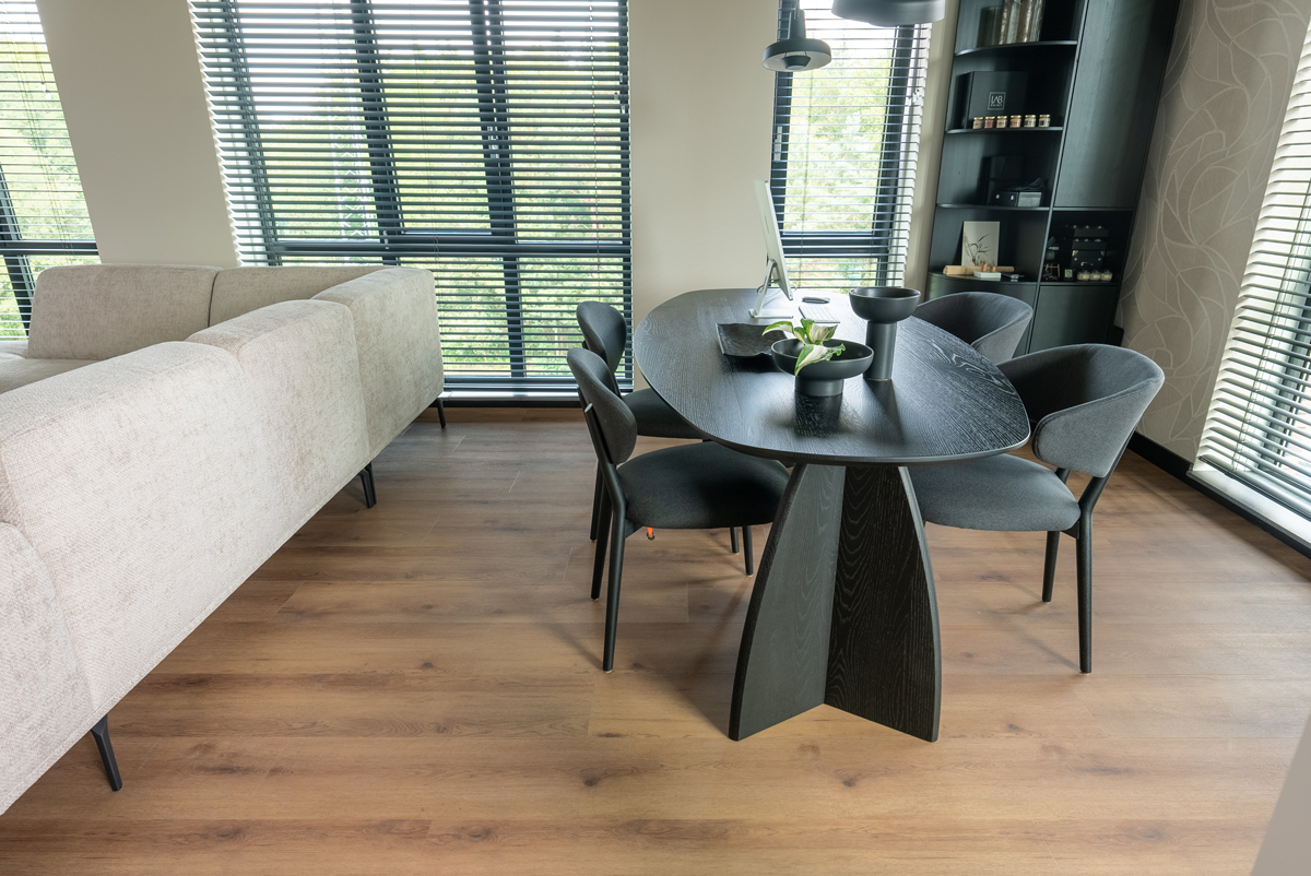 Floer Natuur PVC FLR-3046 Toepassing in woonkamer Niederhorn Nootbruin PVC plank plak pvc met warme kleurtoon