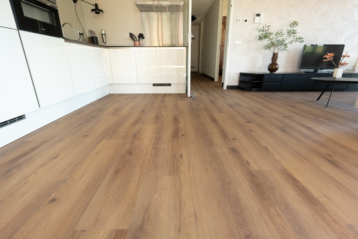 Floer Natuur Click PVC FLR-3729 Legpatroon en afwerking Niederhorn Nootbruin PVC plank click pvc met rustige tekening