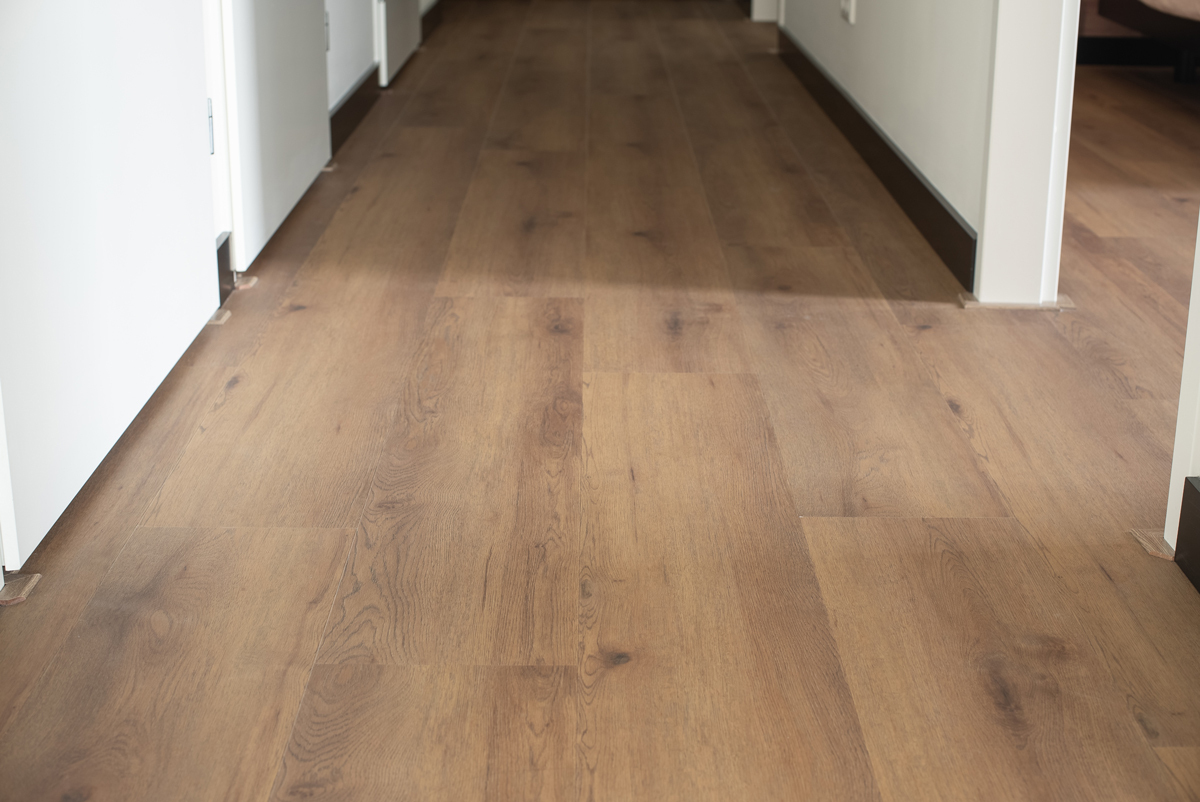 Floer Natuur Click PVC FLR-3729 Matte toplaag Niederhorn Nootbruin PVC plank click pvc met strakke randafwerking