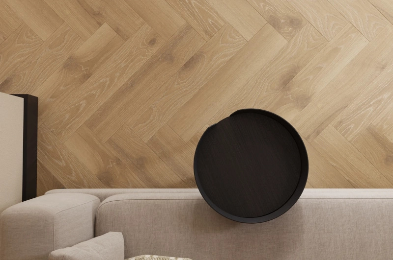 Castell Ultimate 890 Oak Cognac 293 plak PVC visgraat close-up van decor, nerf en matte toplaag